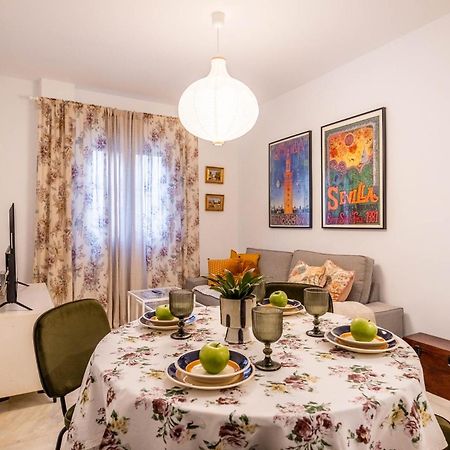 Piso Con Patio Privado Y Parking Nervion Sevilla Exterior foto